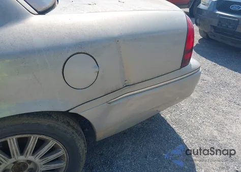 2010 Mercury Grand Marquis Ls (Fleet Only) z USA, uszkodzony, nr VIN 2MEBM7FVXAX636841